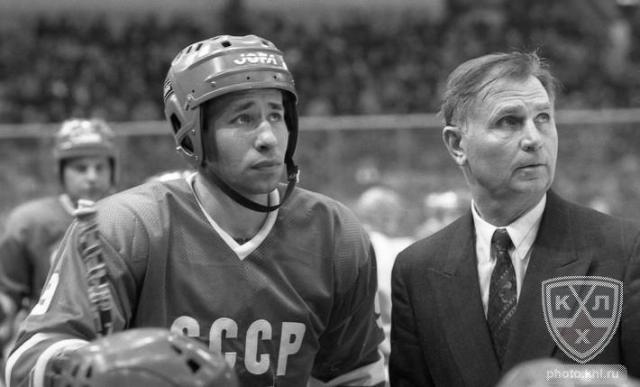 Photo hockey Le légendaire coach n