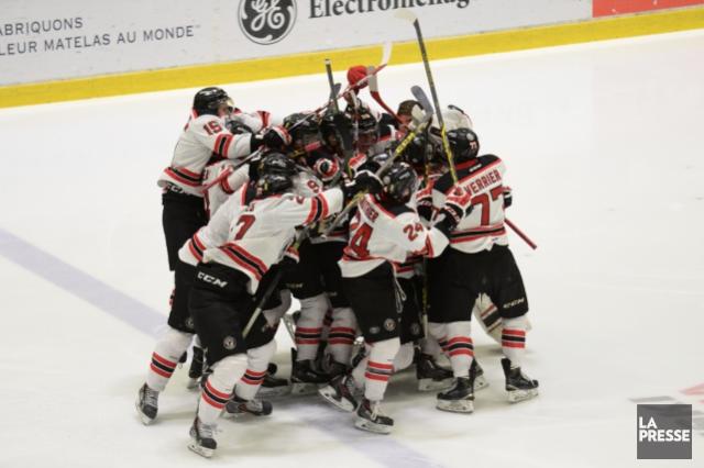 Photo hockey LHJMQ : Les Remparts peuvent conclure - LHJMQ - Ligue de Hockey Junior Majeur du Québec ARCHIVES Photo hockey LHJMQ : Les Remparts peuvent conclure - LHJMQ - Ligue de Hockey Junior Majeur du Québec ARCHIVES