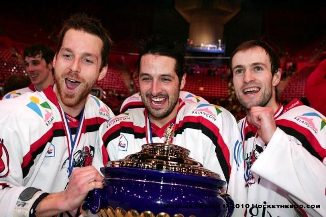 Photo hockey LM Briançon : Du mouvement  - Ligue Magnus : Briançon  (Les Diables Rouges)