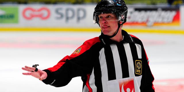 Photo hockey LNH: premier arbitre européen - NHL : National Hockey League - AHL
