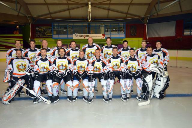 Photo hockey Loisirs : Bagarre pour la première place - Hockey Loisir