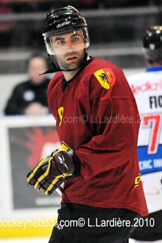 Photo hockey Meunier passe à La Chaux de Fonds - Suisse - Divers