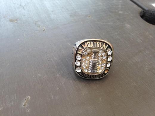 Photo hockey NHL : Le mystère de la bague dans la rivière - NHL : National Hockey League - AHL