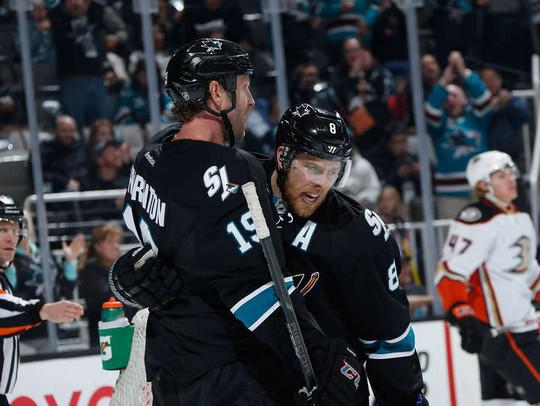 Photo hockey NHL : Le requin supérieur au canard - NHL : National Hockey League - AHL