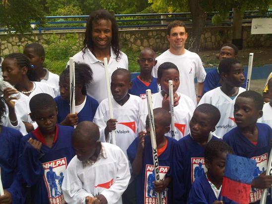 Photo hockey NHL: Gros chèque pour Haïti - NHL : National Hockey League - AHL