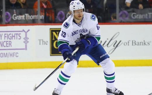 Photo hockey NHL: Larsen sort de l