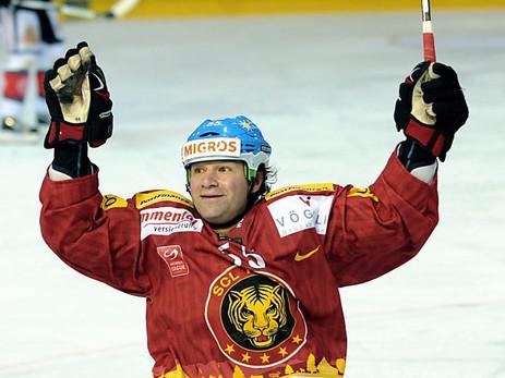 Photo hockey NLA : Renfort préhistorique à Lugano - Suisse - Divers