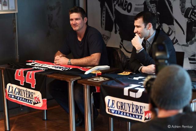 Photo hockey NLA: Conférence pour les #13 et #44  - Suisse - National League : Fribourg (Fribourg-Gottéron)