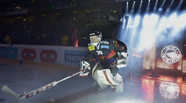 Photo hockey NLA: Le maillot de Bührer retiré - Suisse - National League : Bern (SC Bern)