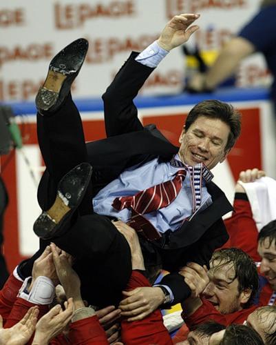 Photo hockey RUS : Bykov harcelé ! - Hockey dans le Monde