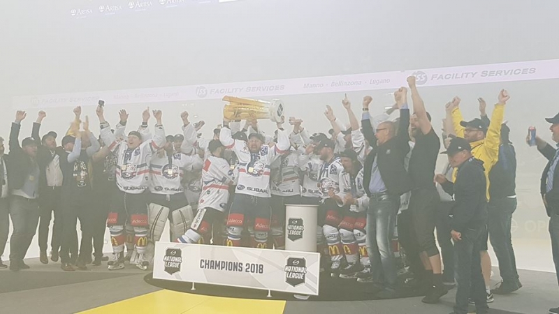 Photo hockey Suisse: ZÜRICH CHAMPION - Suisse - Divers