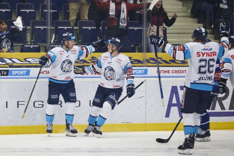 Photo hockey TELH : Les favoris et un trou sur la glace - TELH - Tipsport Extraliga Ledního Hokeje