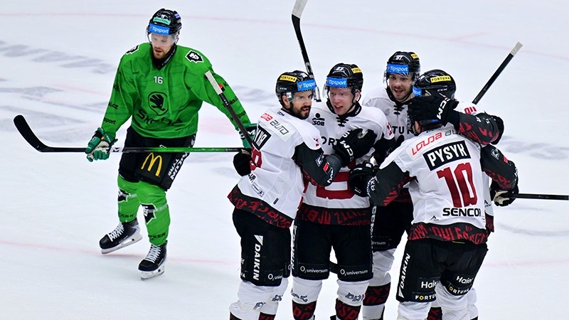 Photo hockey TELH : Renversement - TELH - Tipsport Extraliga Ledního Hokeje