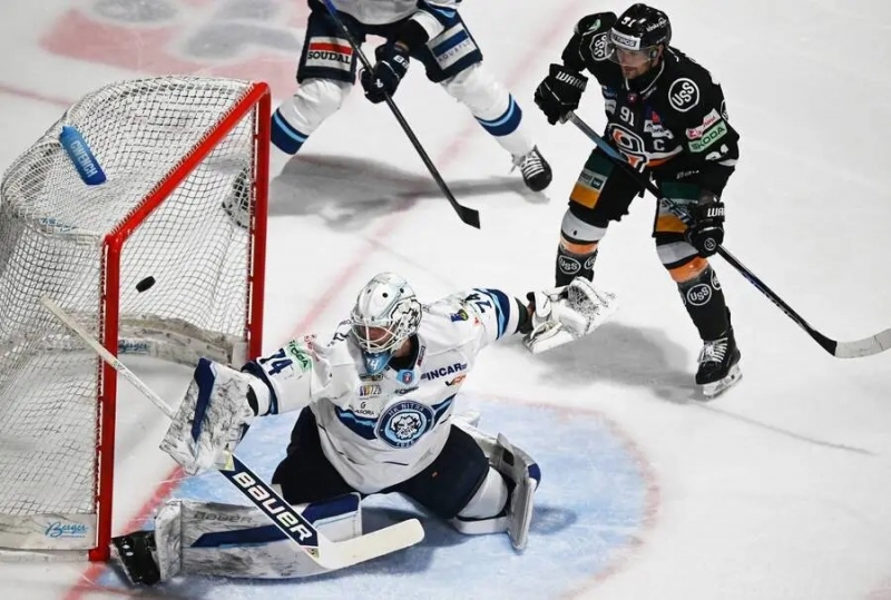 Photo hockey Tipos Extraliga : Les locaux glacés - Tipsport Liga