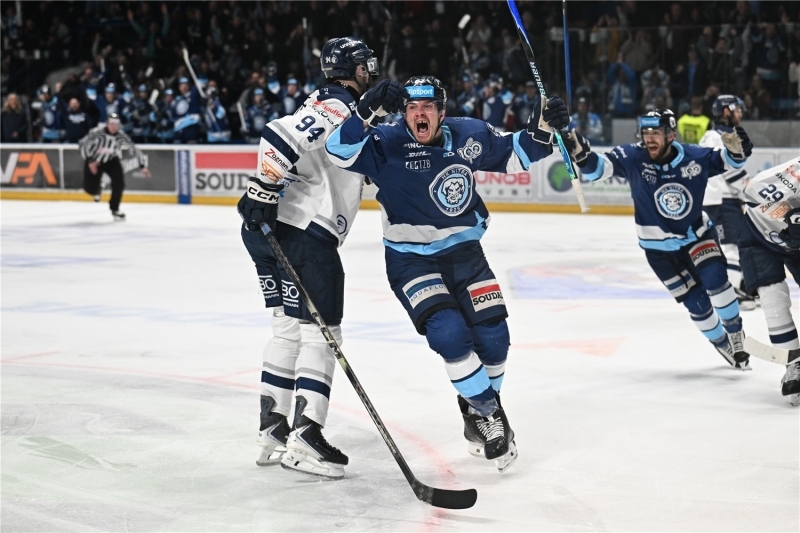 Photo hockey Tipsport Liga : Dos à dos - Tipsport Liga