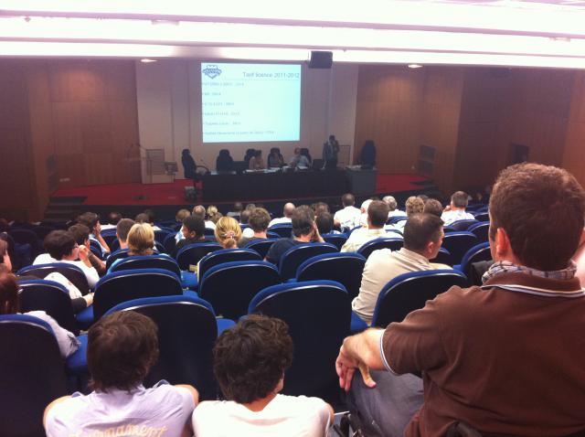 Photo hockey Tours : Assemblée riche d