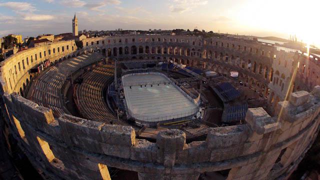 Photo hockey Un match KHL dans un théâtre romain - KHL - Kontinental Hockey League
