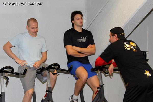 Photo hockey album Le préparateur physique sur le devant