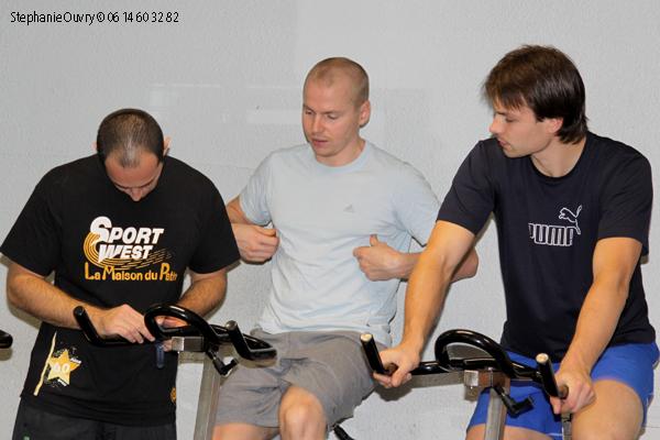 Photo hockey album Le préparateur physique sur le devant