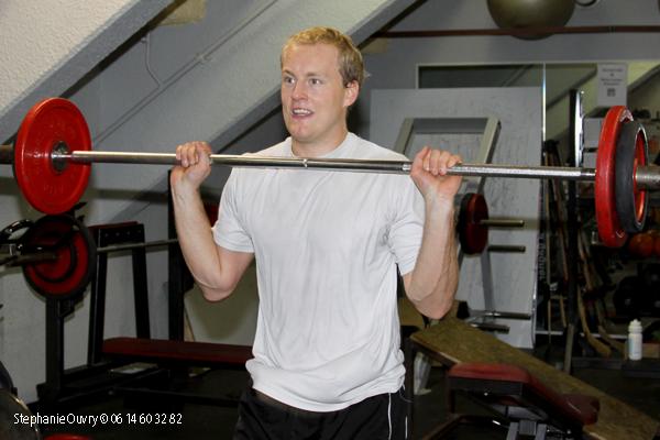 Photo hockey album Le préparateur physique sur le devant