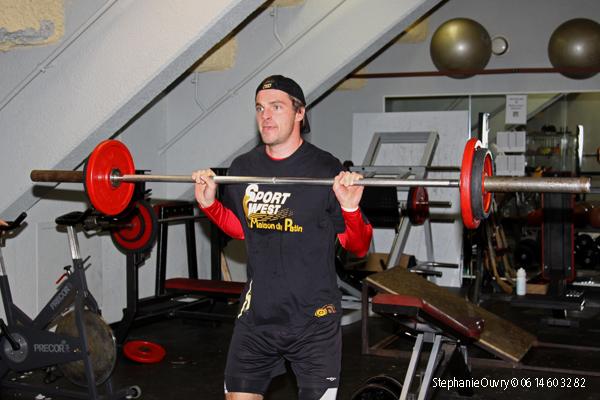 Photo hockey album Le préparateur physique sur le devant