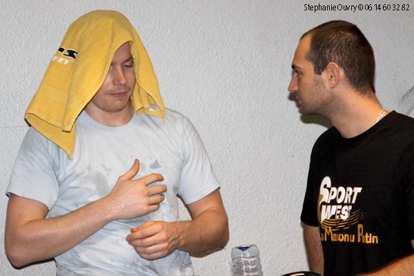 Photo hockey album Le préparateur physique sur le devant