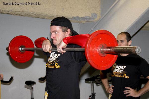 Photo hockey album Le préparateur physique sur le devant