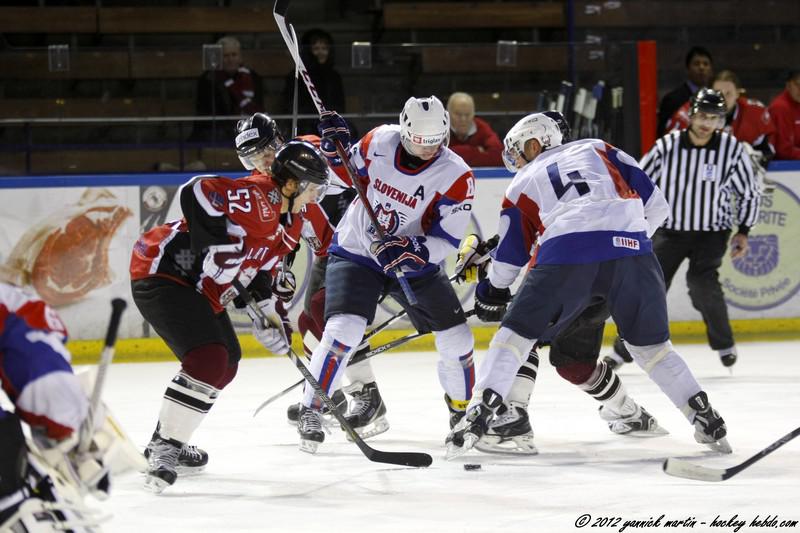 Photo hockey reportage EIHC : Slovénie-Lettonie  EN ATTENTE