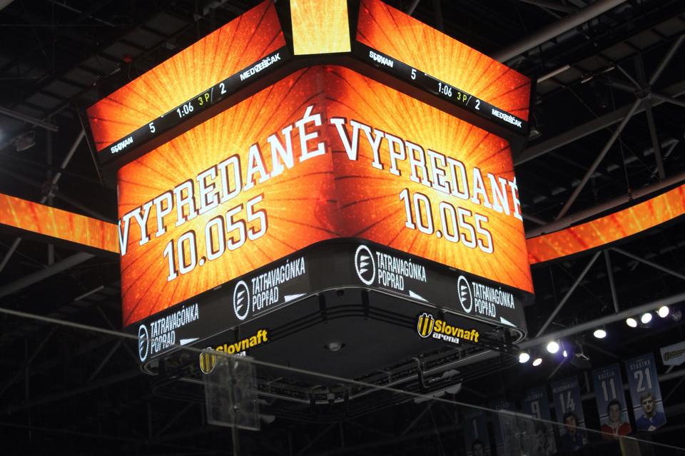 Photo hockey reportage KHL : Entrée slovaque réussie