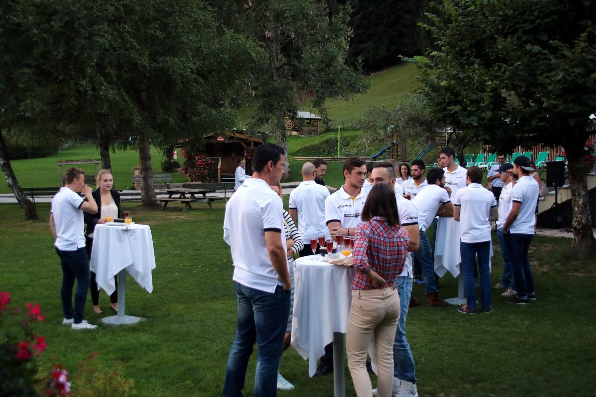 Photo hockey reportage Les Pionniers présentés ce jeudi