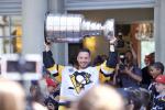 Photo hockey reportage Mark Streit a présenté la Coupe Stanley aux Suisses