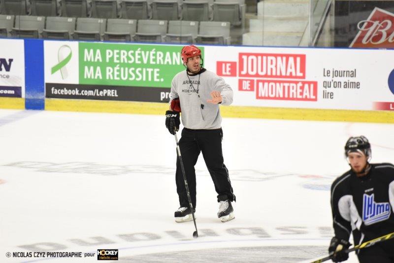 Photo hockey reportage Photos Entretien Joël Bouchard