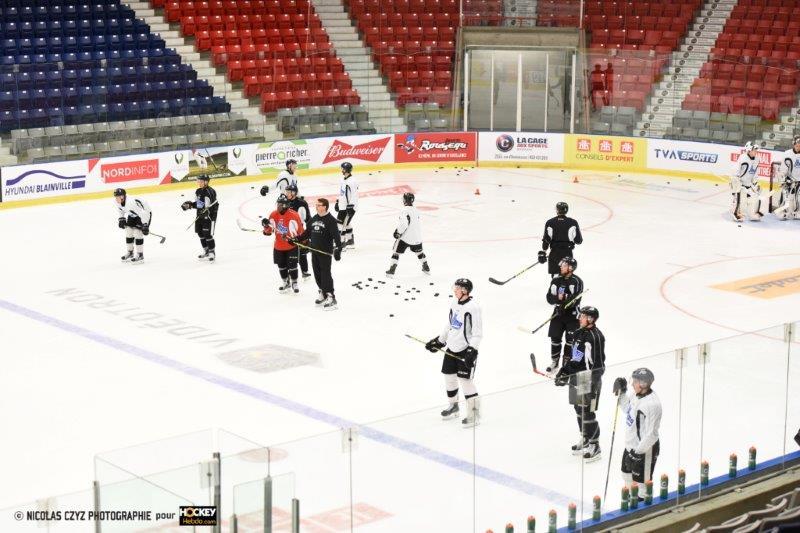Photo hockey reportage Photos Entretien Joël Bouchard